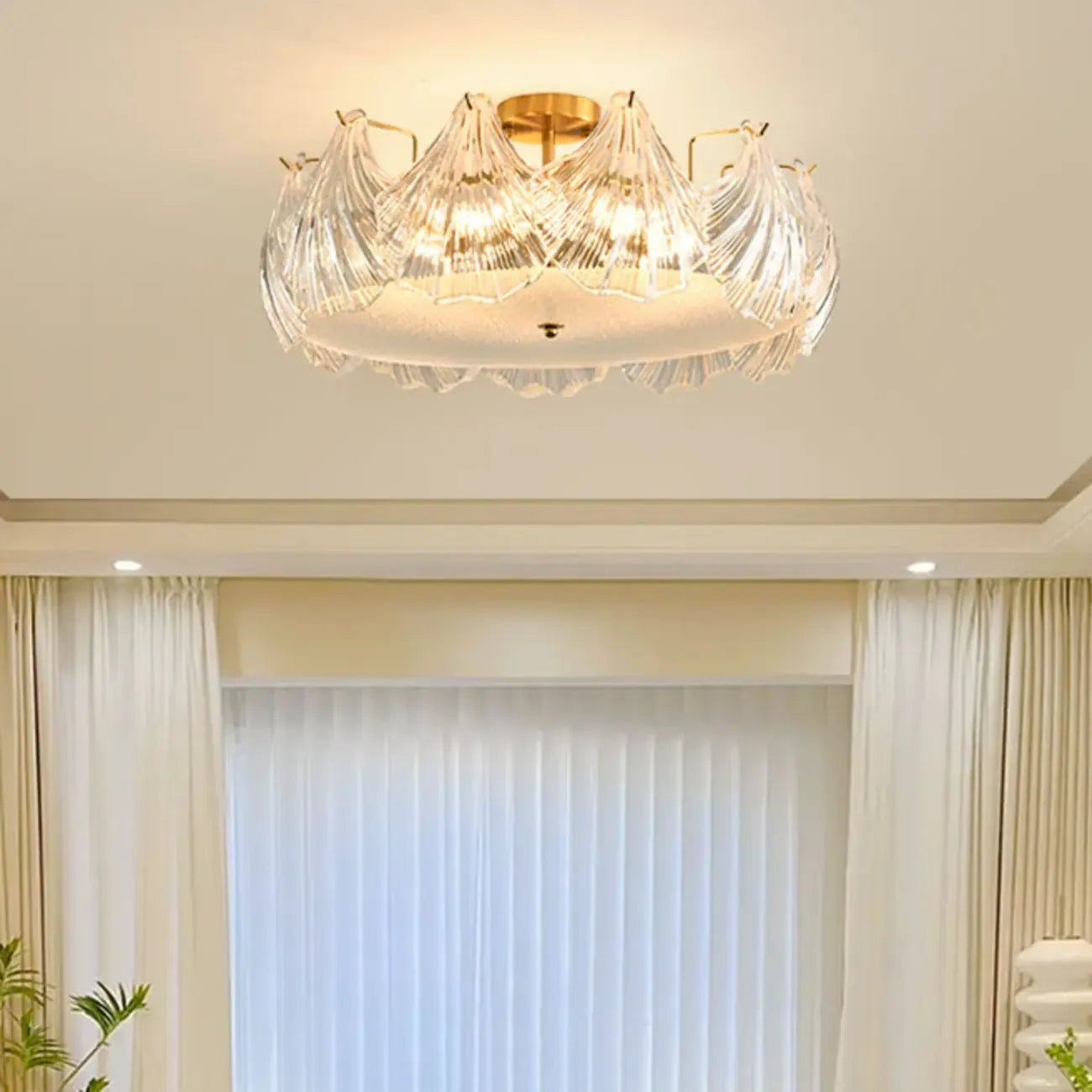 Plafonnier de luxe pour salon avec abat-jour en verre en forme de coquillage