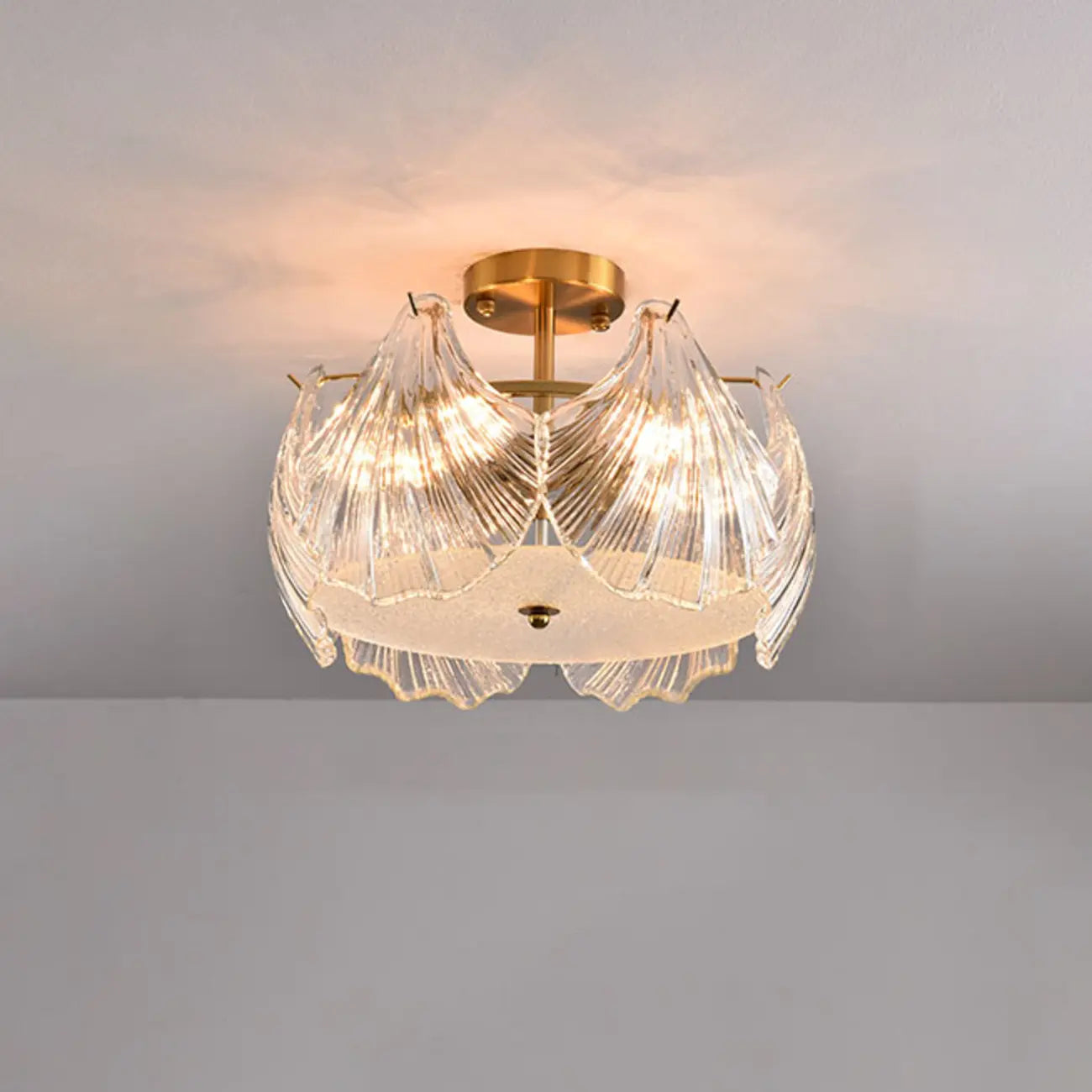 Plafonnier de luxe pour salon avec abat-jour en verre en forme de coquillage