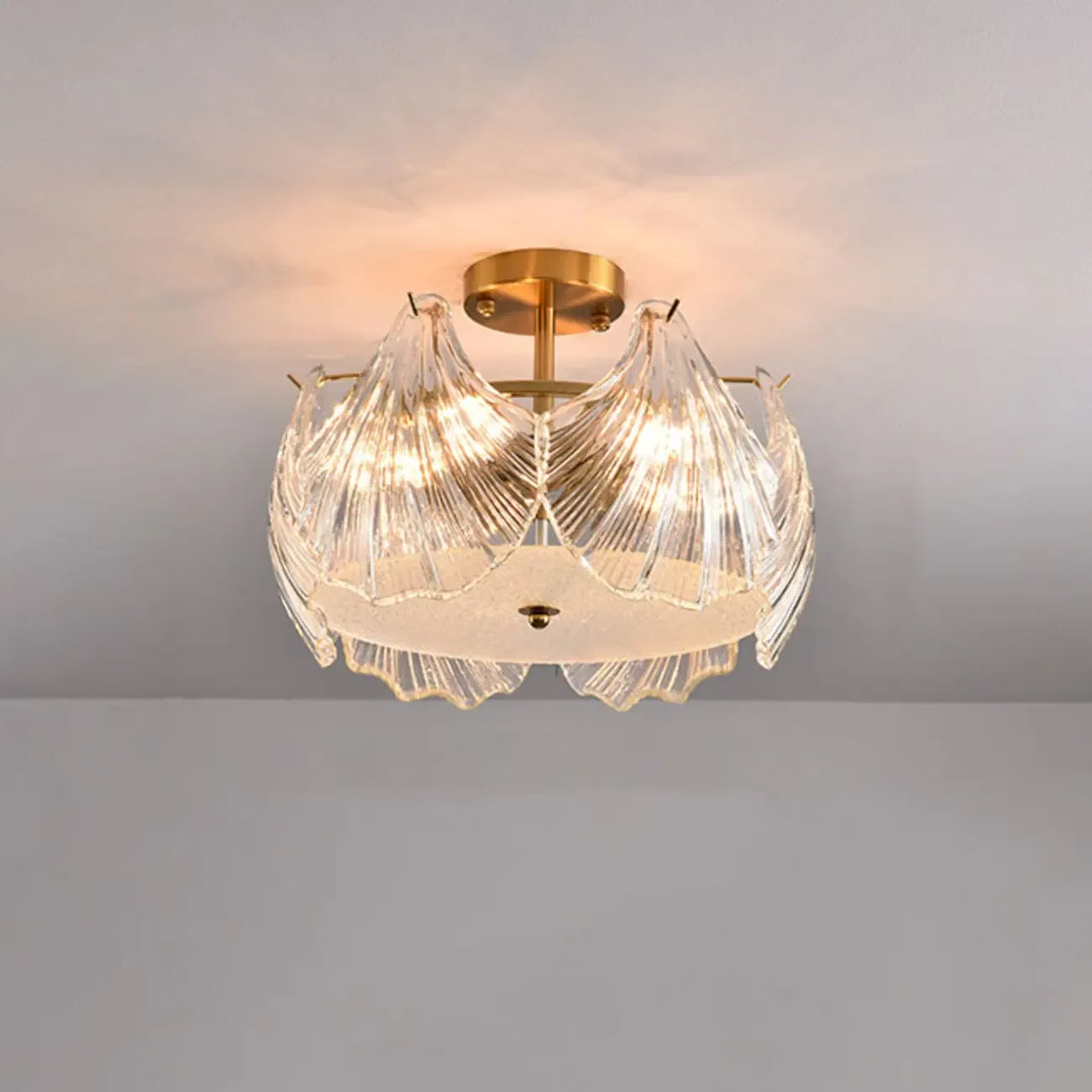 Plafonnier de luxe pour salon avec abat-jour en verre en forme de coquillage