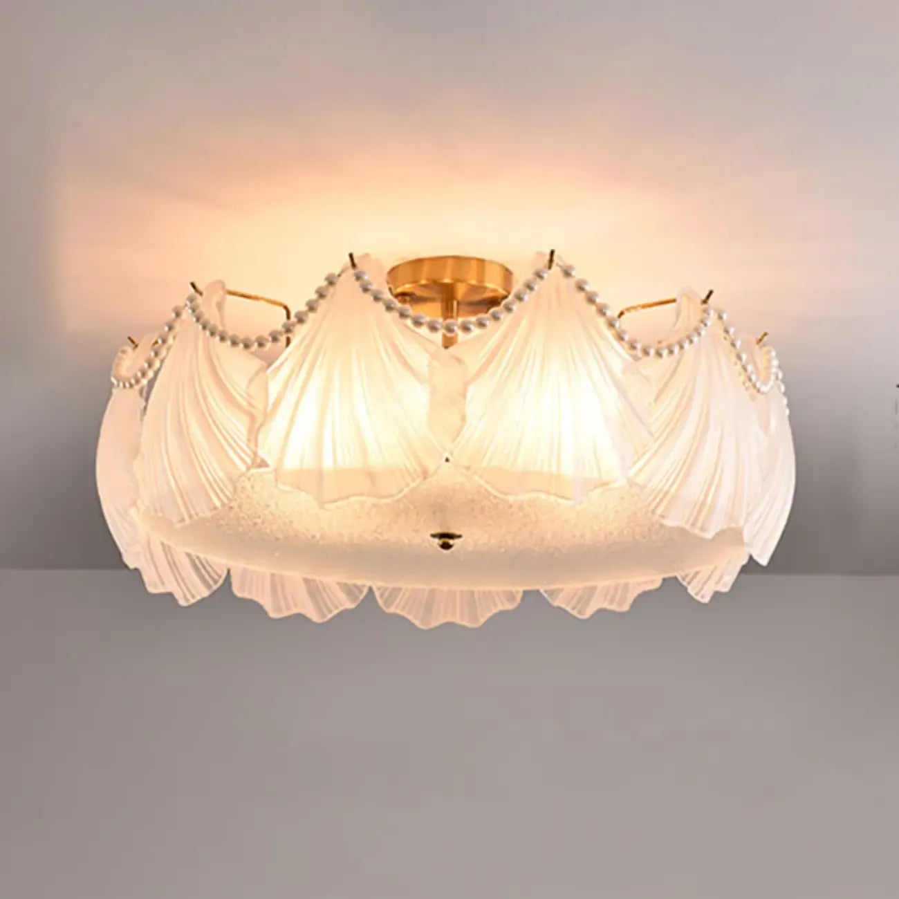 Plafonnier de luxe pour salon avec abat-jour en verre en forme de coquillage