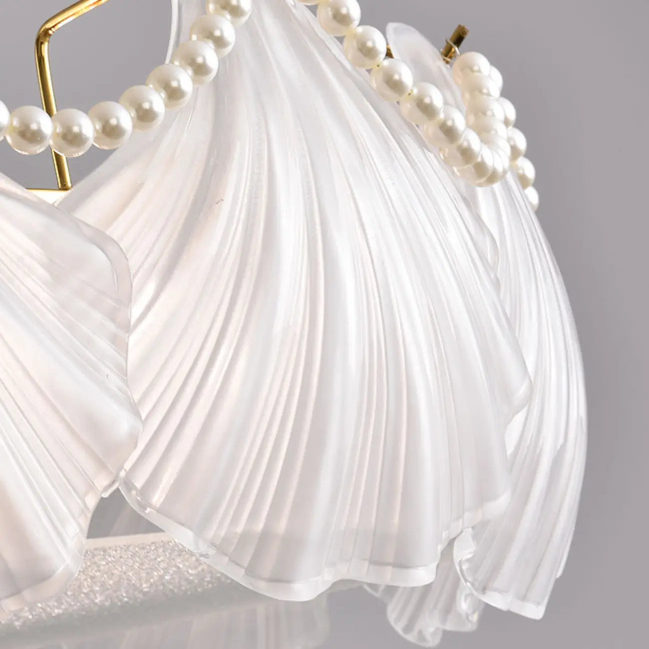 Plafonnier de luxe pour salon avec abat-jour en verre en forme de coquillage