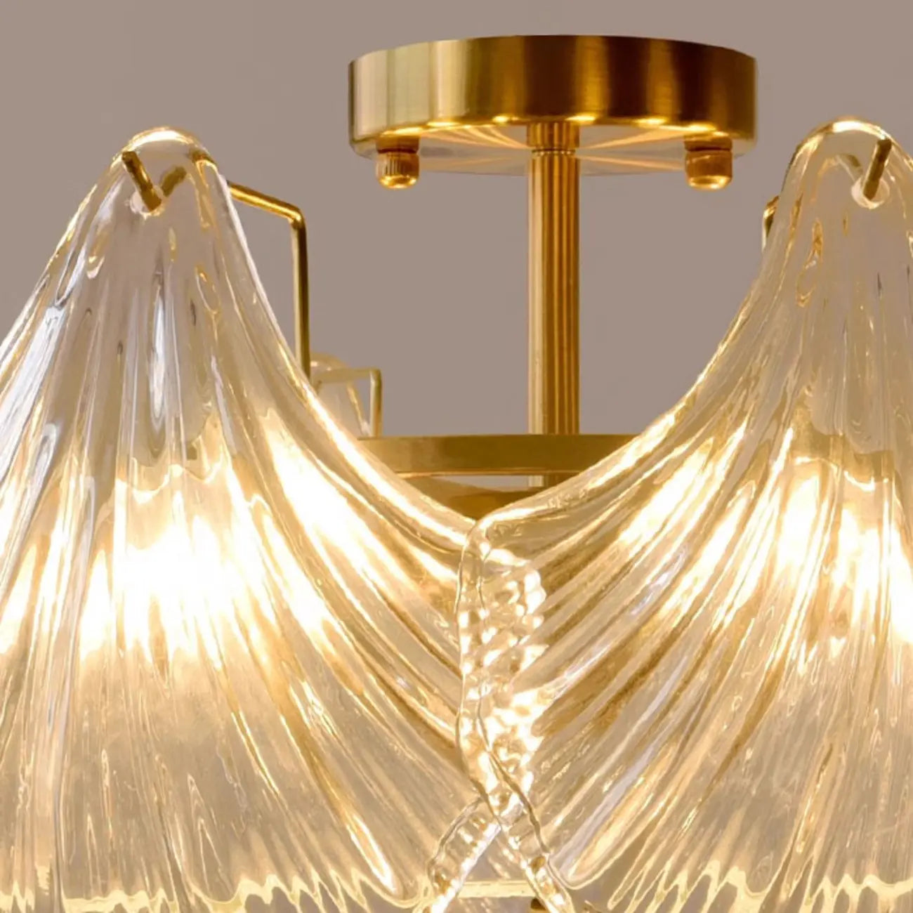 Plafonnier de luxe pour salon avec abat-jour en verre en forme de coquillage