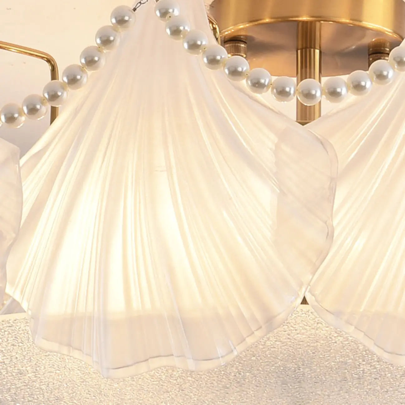 Plafonnier de luxe pour salon avec abat-jour en verre en forme de coquillage