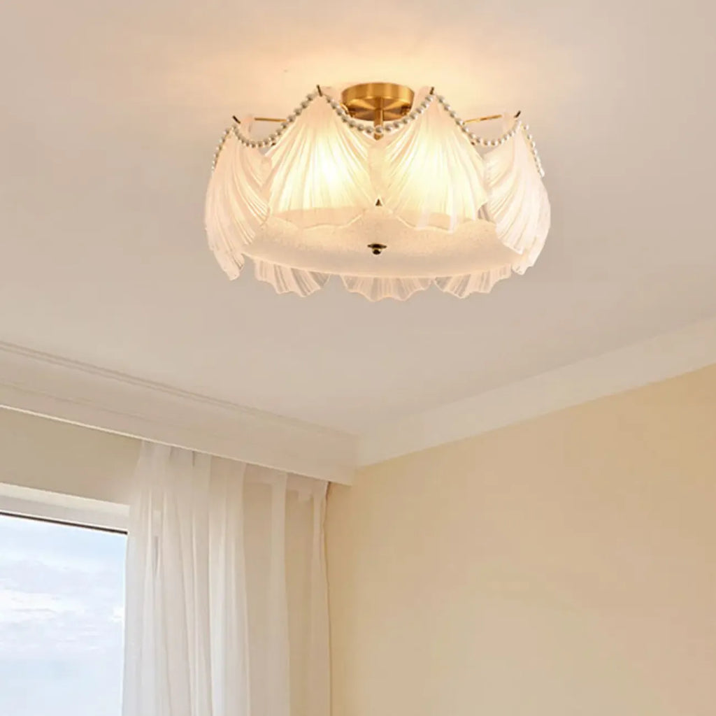 Plafonnier de luxe pour salon avec abat-jour en verre en forme de coquillage