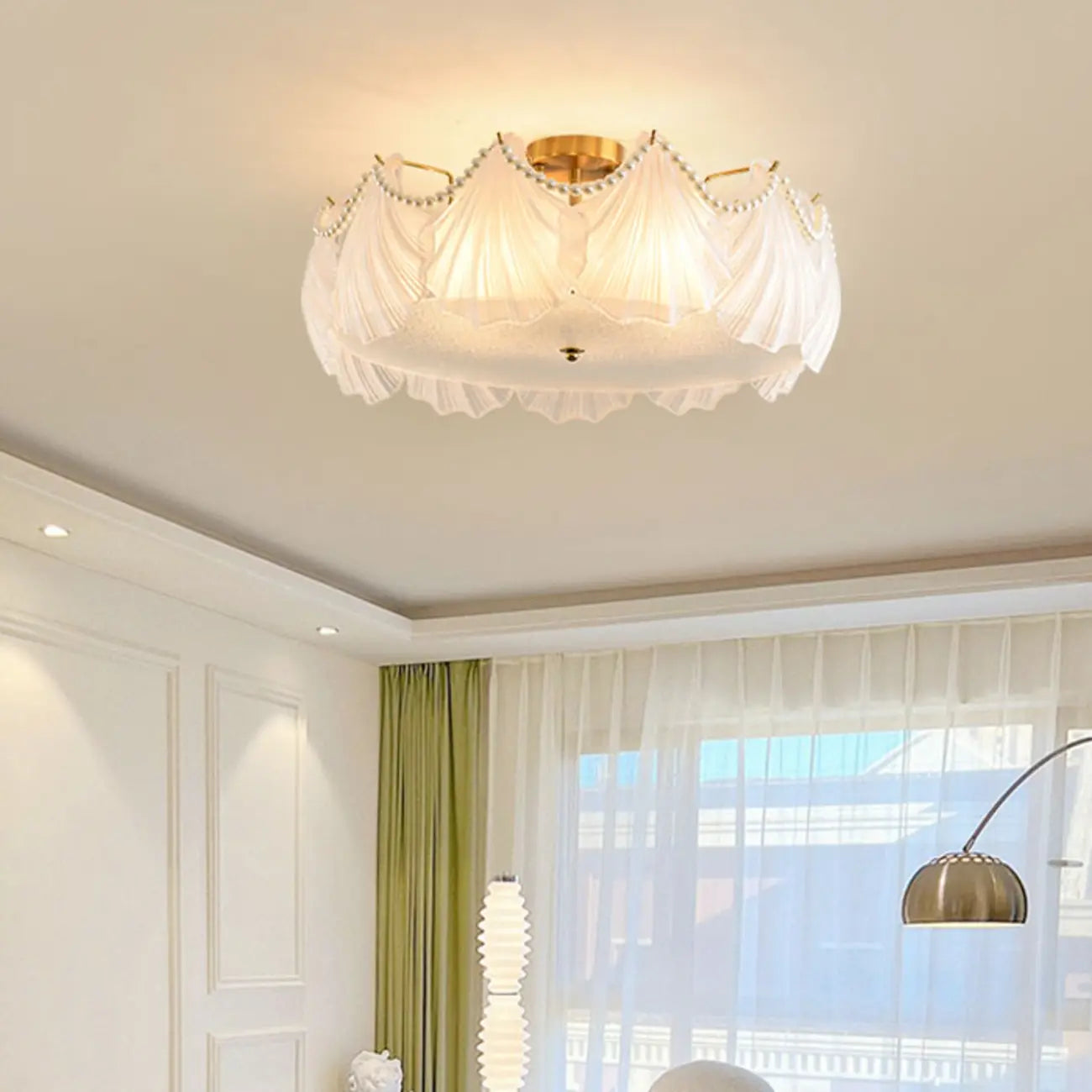 Plafonnier de luxe pour salon avec abat-jour en verre en forme de coquillage