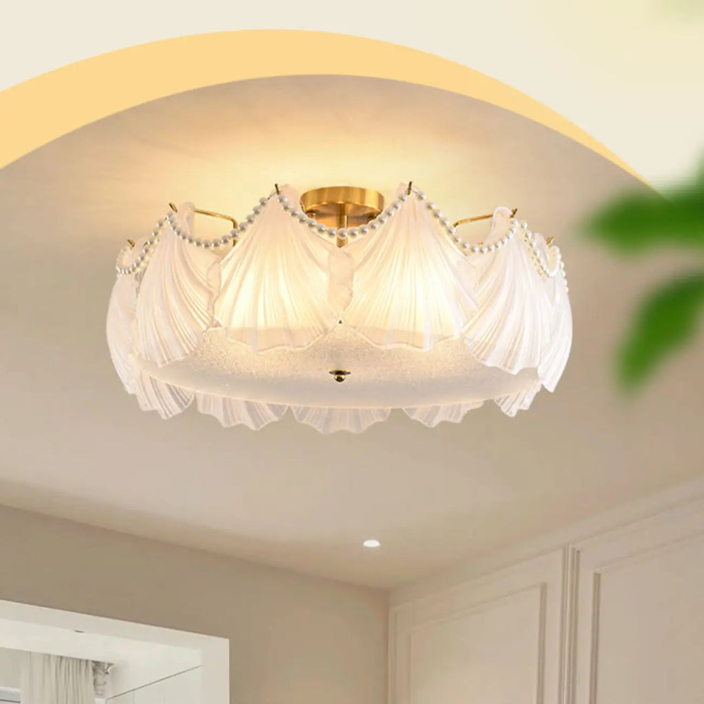 Plafonnier de luxe pour salon avec abat-jour en verre en forme de coquillage