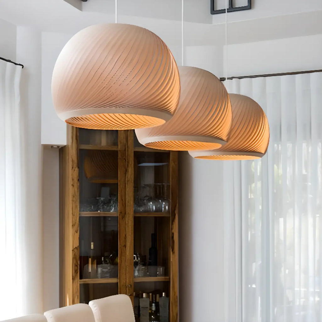Suspension minimaliste en bois avec boule ronde pour salle à manger