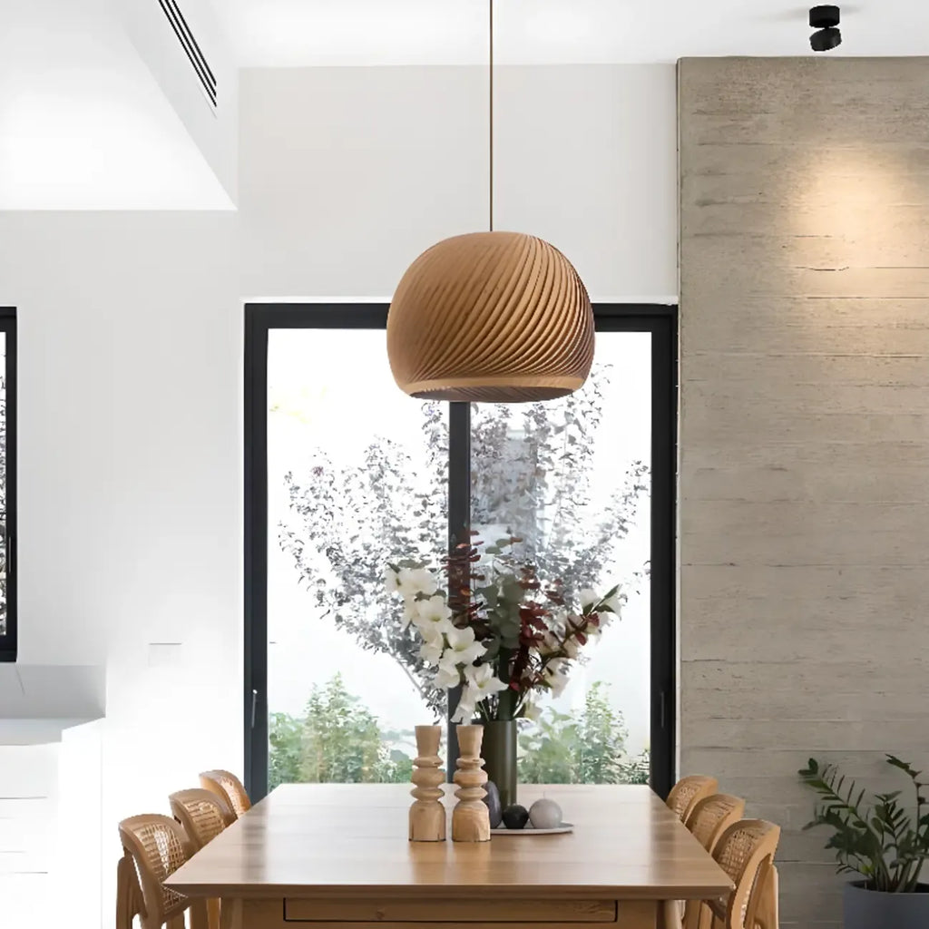 Suspension minimaliste en bois avec boule ronde pour salle à manger
