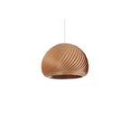 Suspension minimaliste en bois avec boule ronde pour salle à manger
