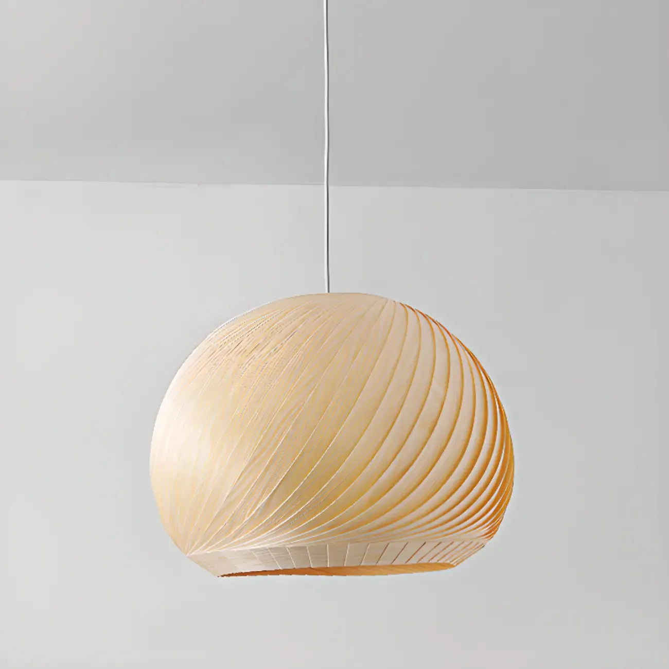 Suspension minimaliste en bois avec boule ronde pour salle à manger