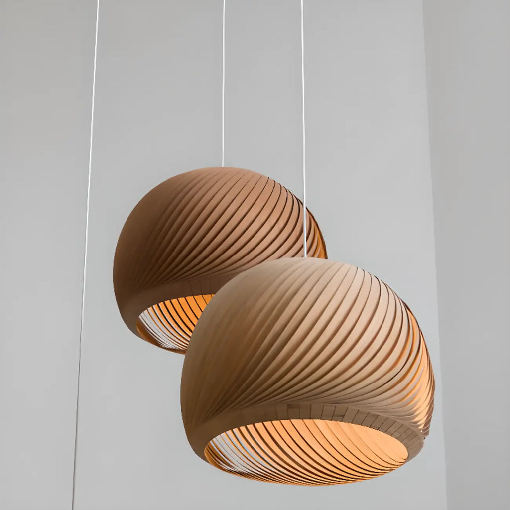 Suspension minimaliste en bois avec boule ronde pour salle à manger