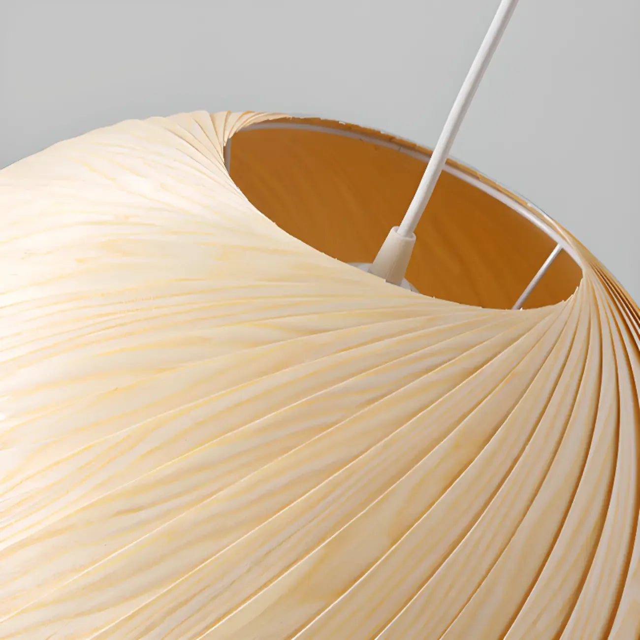 Suspension minimaliste en bois avec boule ronde pour salle à manger