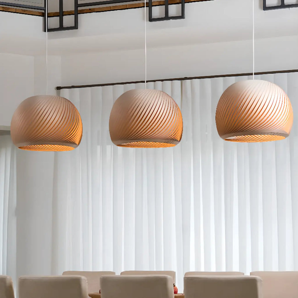 Suspension minimaliste en bois avec boule ronde pour salle à manger
