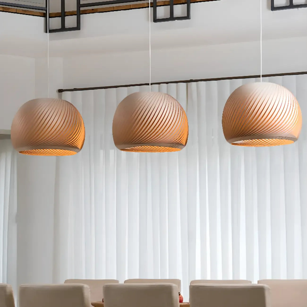 Suspension minimaliste en bois avec boule ronde pour salle à manger