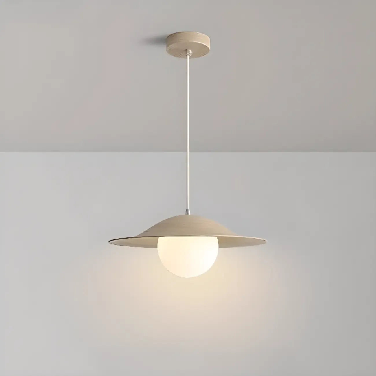 Suspension linéaire en verre blanc nordique pour salle à manger