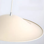 Suspension linéaire en verre blanc nordique pour salle à manger