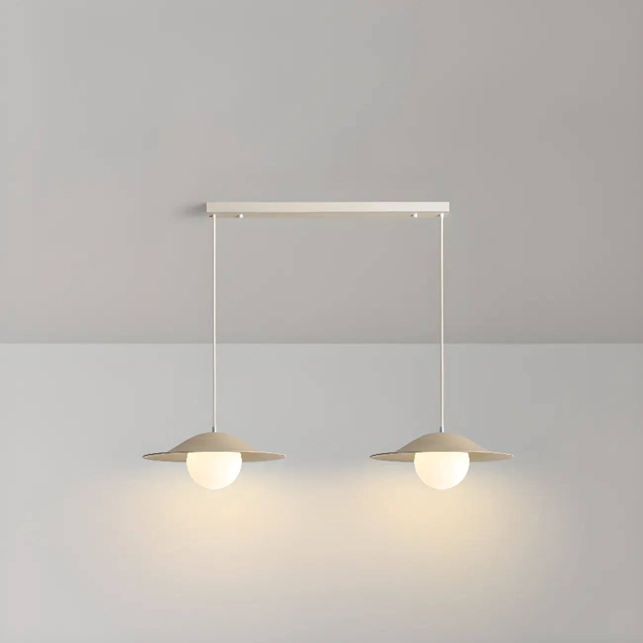 Suspension linéaire en verre blanc nordique pour salle à manger