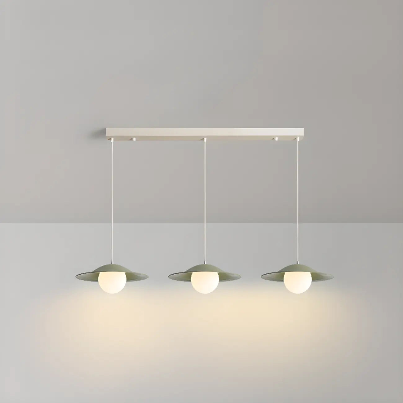 Suspension linéaire en verre blanc nordique pour salle à manger