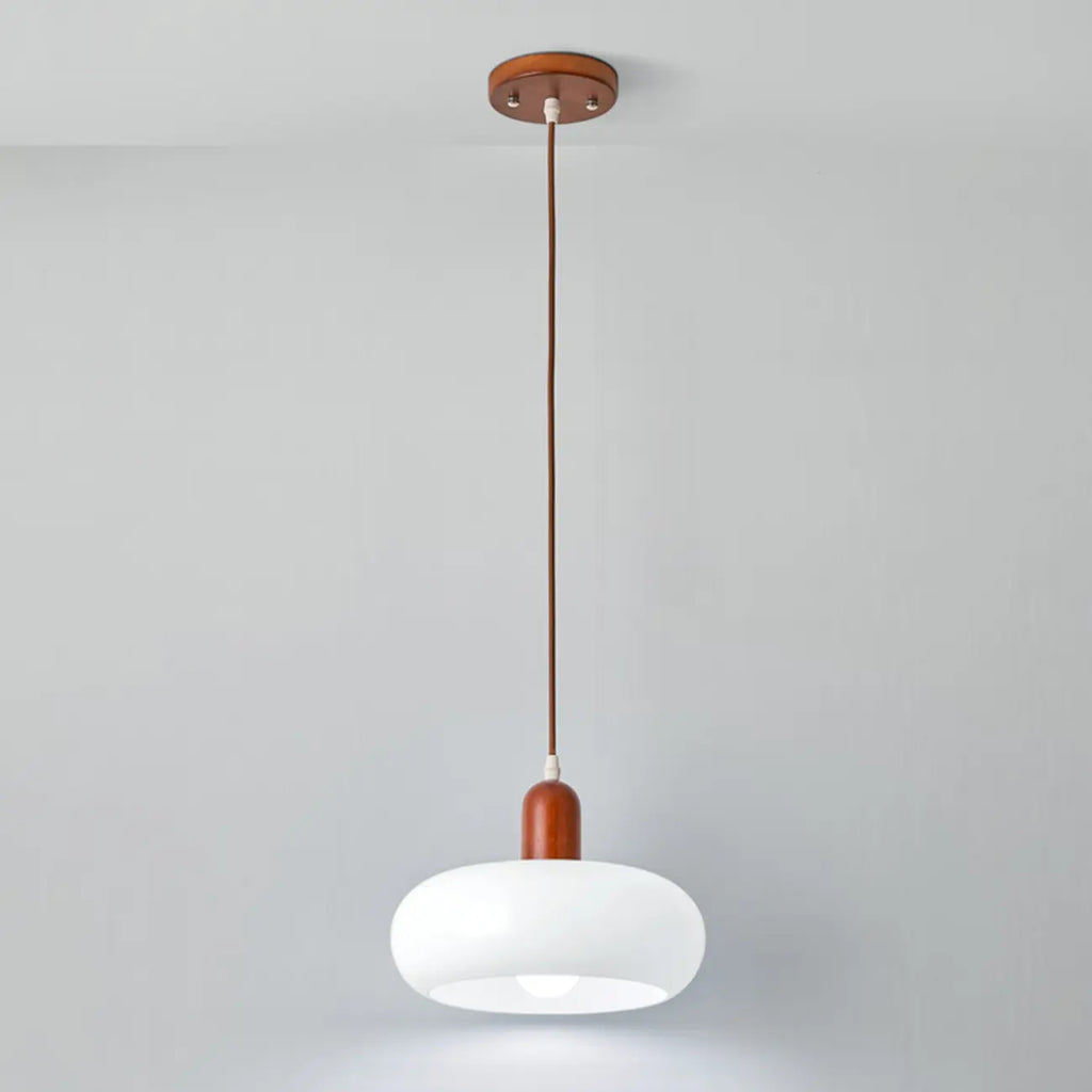 Suspension moderne en verre blanc avec accent en bois massif