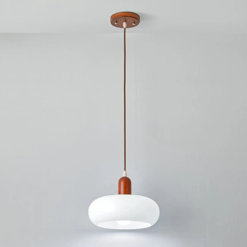 Suspension moderne en verre blanc avec accent en bois massif