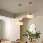 Suspension moderne en verre blanc avec accent en bois massif