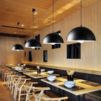 Suspension industrielle en aluminium noir pour restaurant