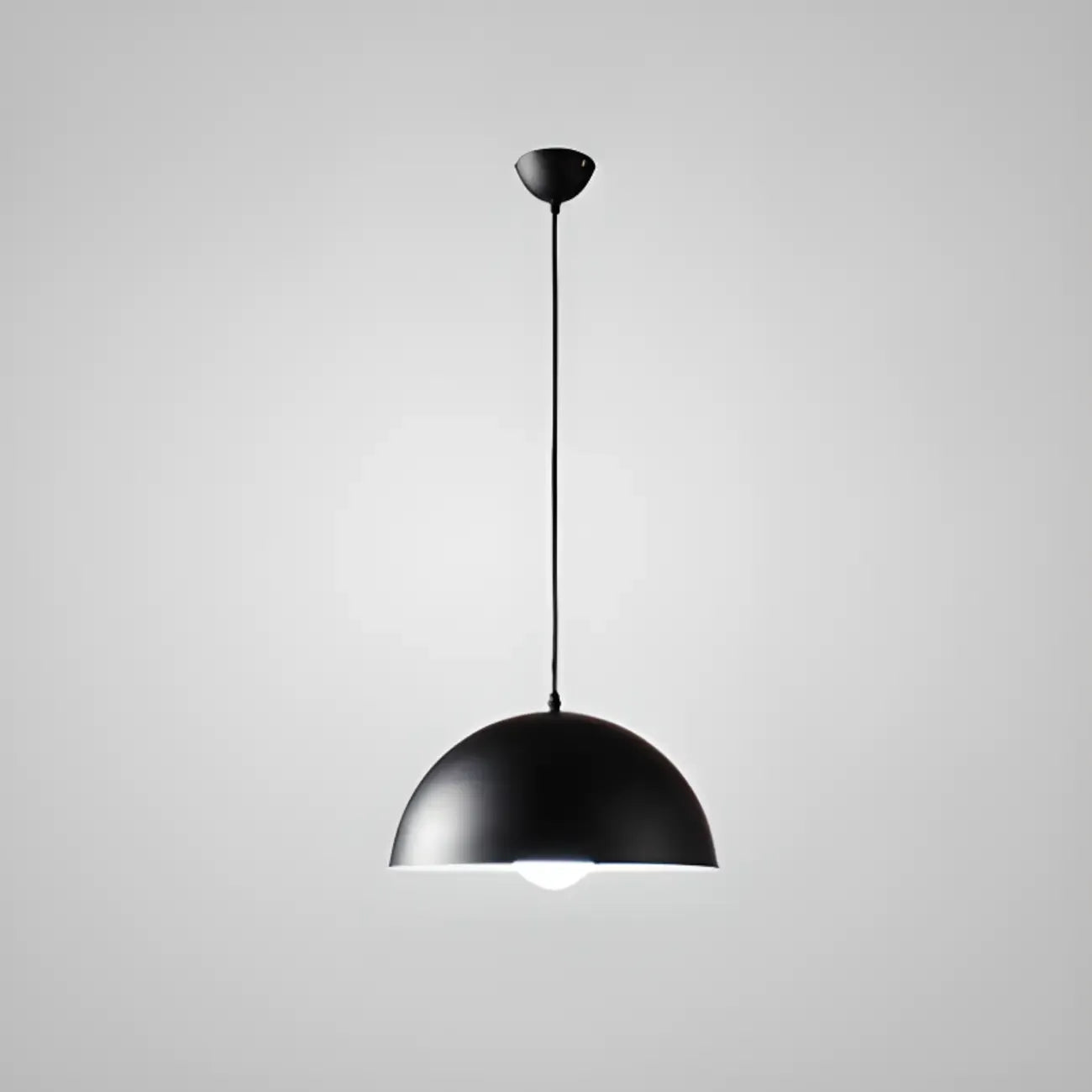 Suspension industrielle en aluminium noir pour restaurant