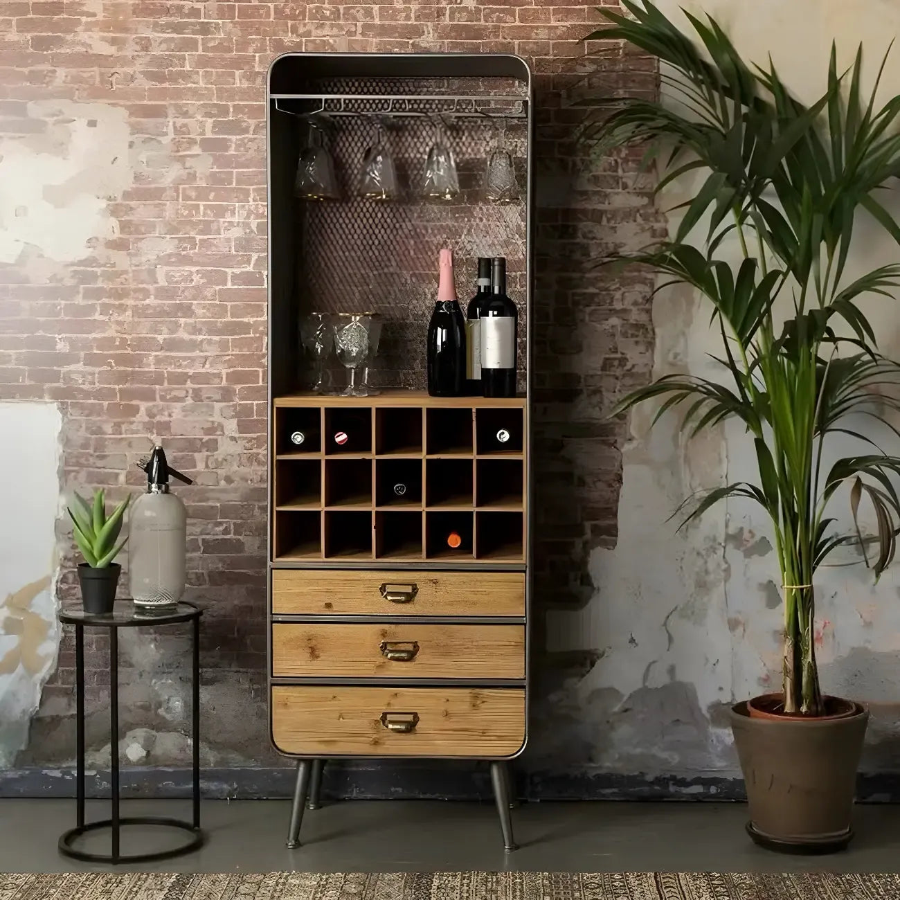 Casier à vin industriel en bois brun avec porte-verres et tiroirs