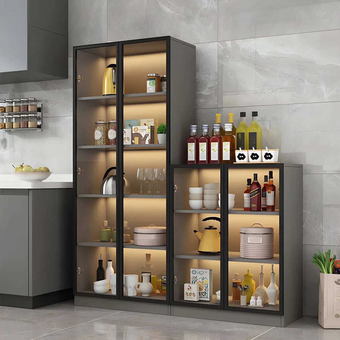 Vitrine moderne en bois gris avec portes vitrées