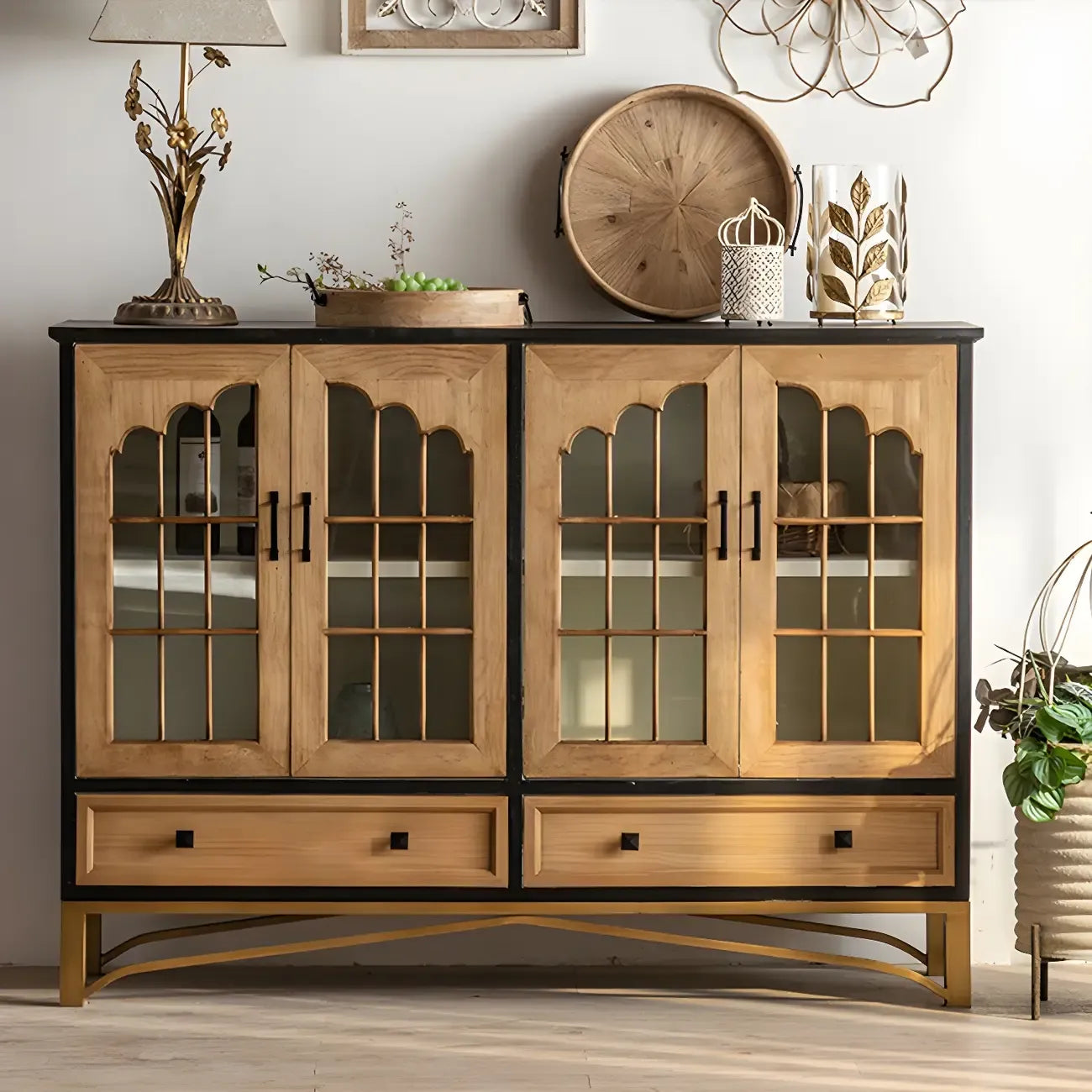 Vitrine moderne cintrée en bois clair et porte vitrée