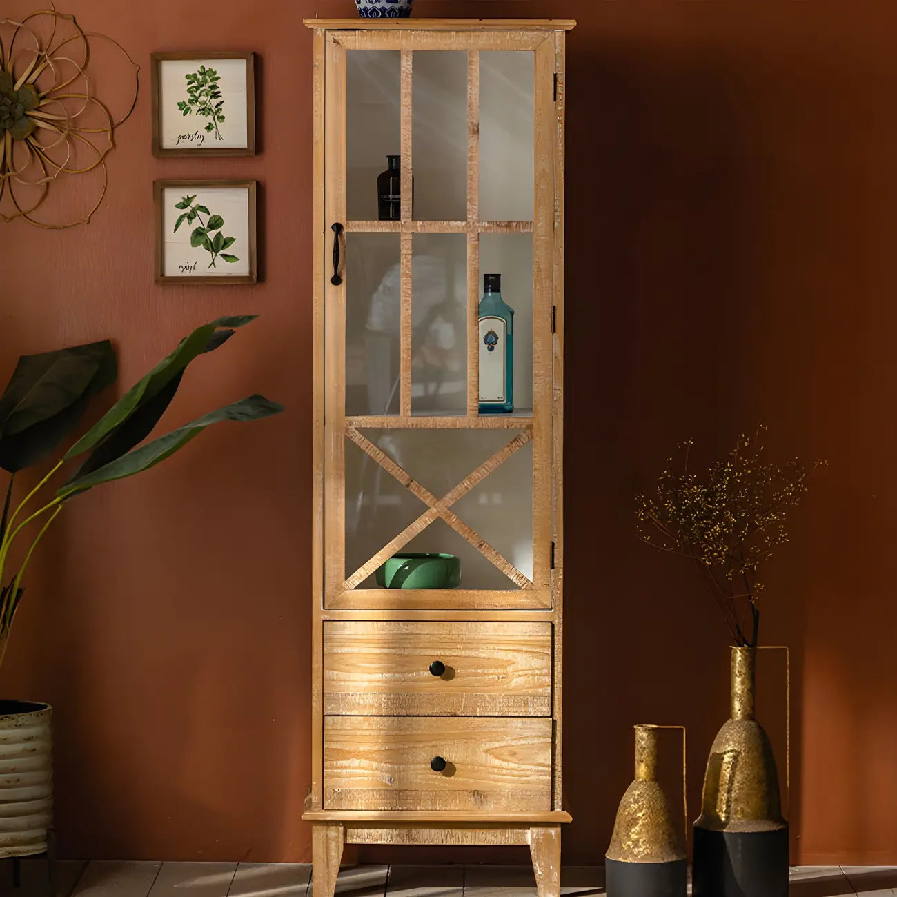 Vitrine moderne cintrée en bois clair et porte vitrée