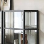 Vitrine moderne en verre noir avec cadre en métal