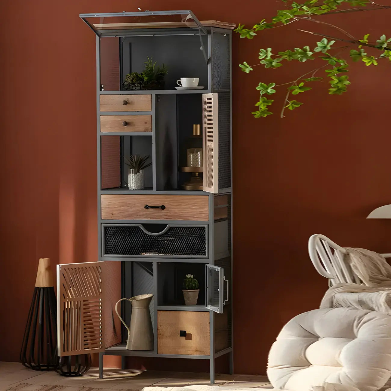 Vitrine moderne cintrée en bois clair et porte vitrée