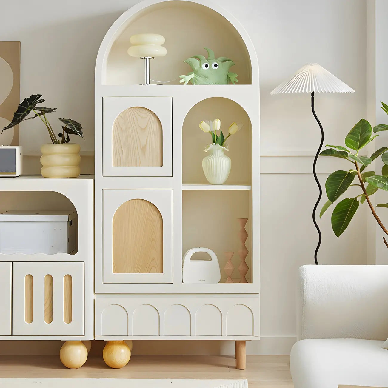 Vitrine de rangement ouverte moderne en bois blanc avec arc, style moderne