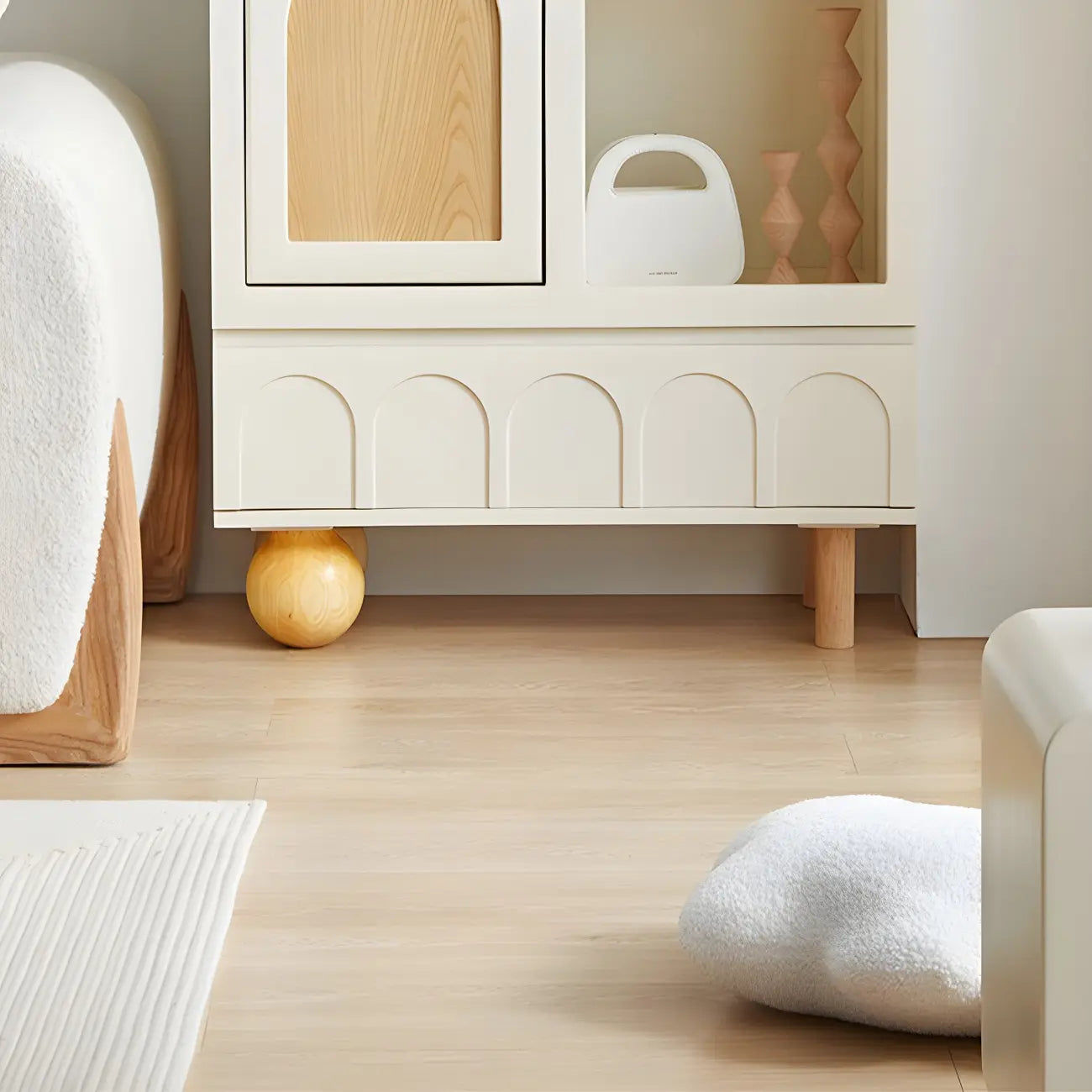 Vitrine de rangement ouverte moderne en bois blanc avec arc, style moderne