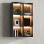 Vitrine murale en bois noir à plusieurs étagères