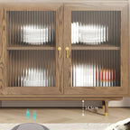 vaisselier de cuisine en bois brun avec porte vitrée et rangements