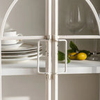 Vitrine classique en bois avec portes blanches cintrées pour la maison