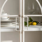 Vitrine classique en bois avec portes blanches cintrées pour la maison