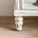 Vitrine classique en bois avec portes blanches cintrées pour la maison
