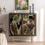 Vitrine en bois gris avec portes vitrées et pieds dorés