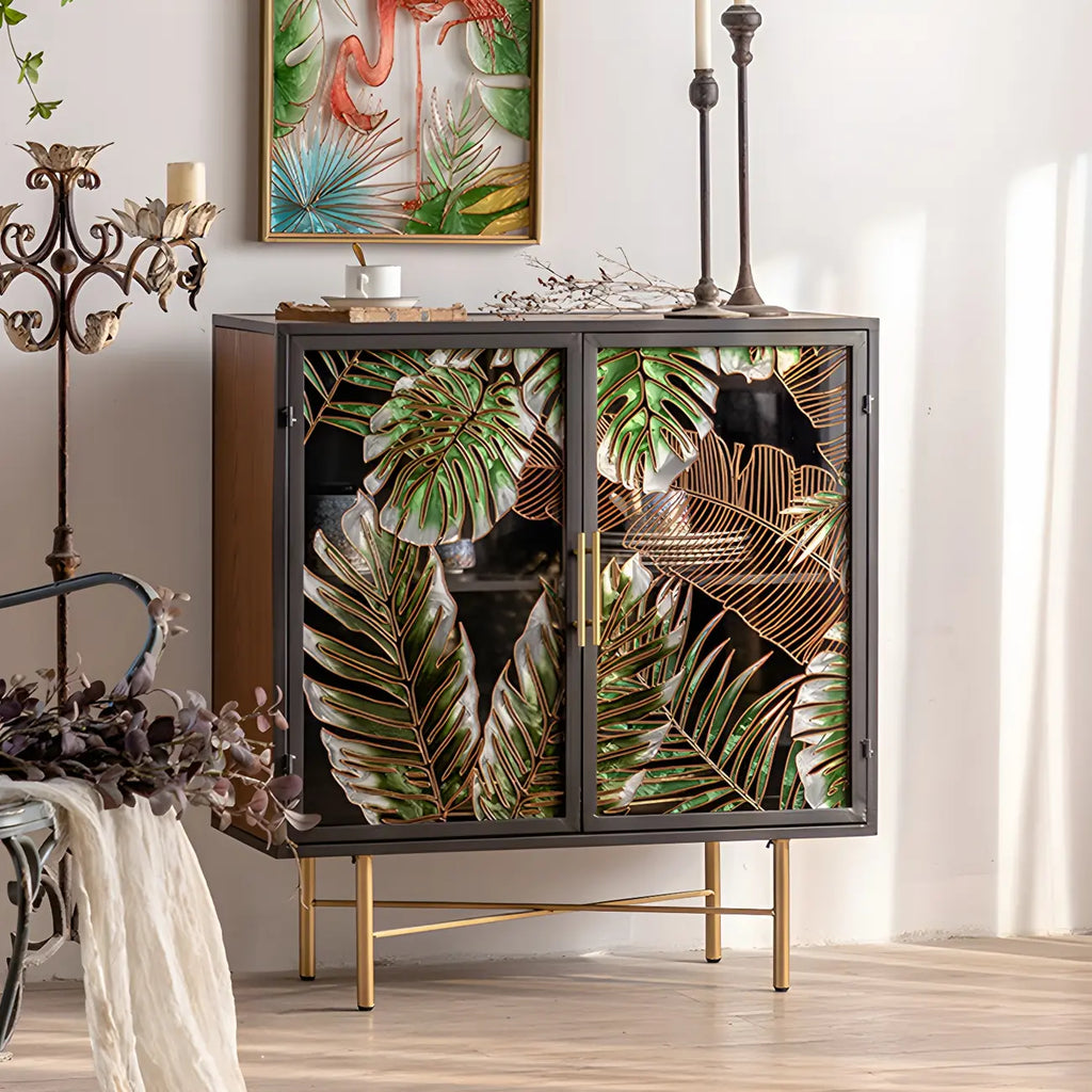 Vitrine en bois gris avec portes vitrées et pieds dorés