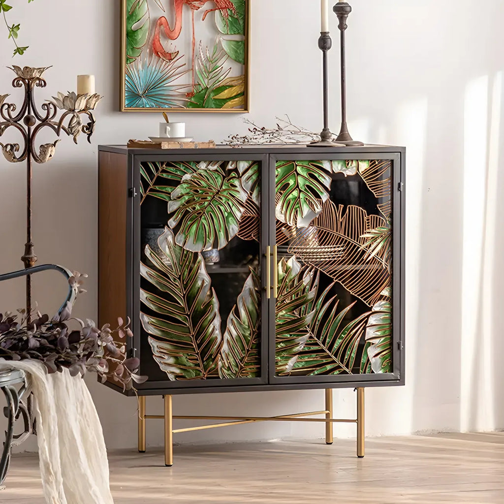 Vitrine en bois gris avec portes vitrées et pieds dorés