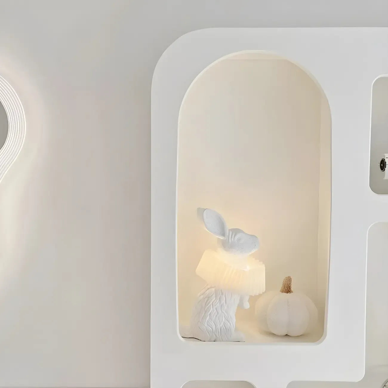 Vitrine de rangement ouverte contemporaine en bois blanc