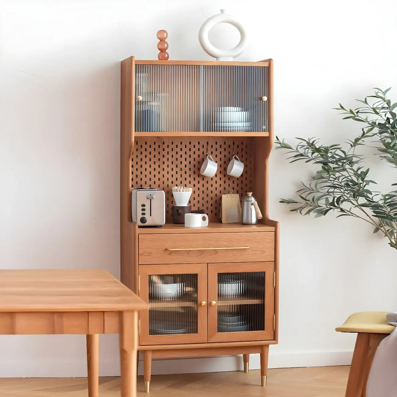 Buffet de salle à manger en pin brun avec portes vitrées et tiroirs