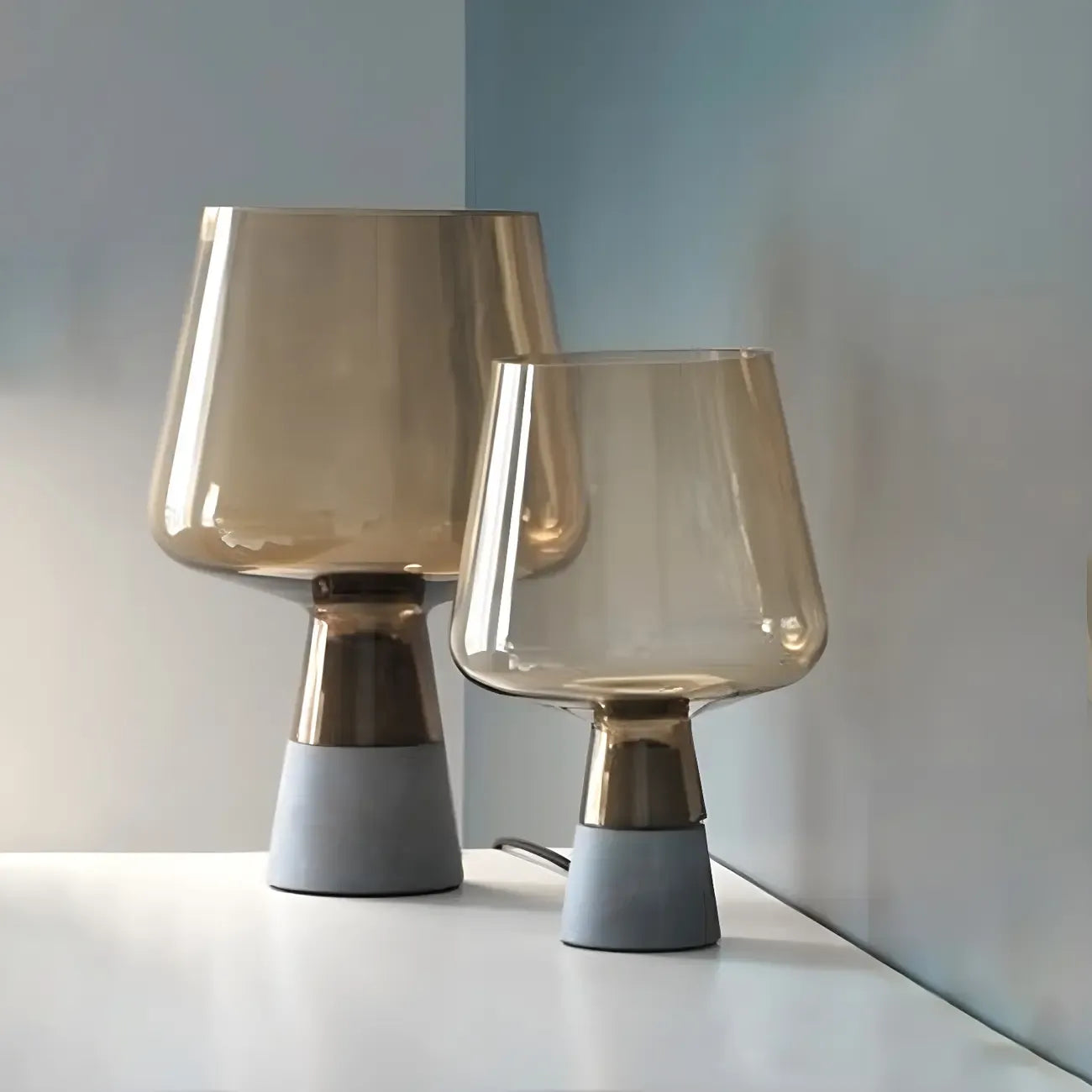 Lampe de table géométrique moderne en verre ambré pour chambre à coucher