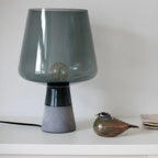 Lampe de table géométrique moderne en verre ambré pour chambre à coucher