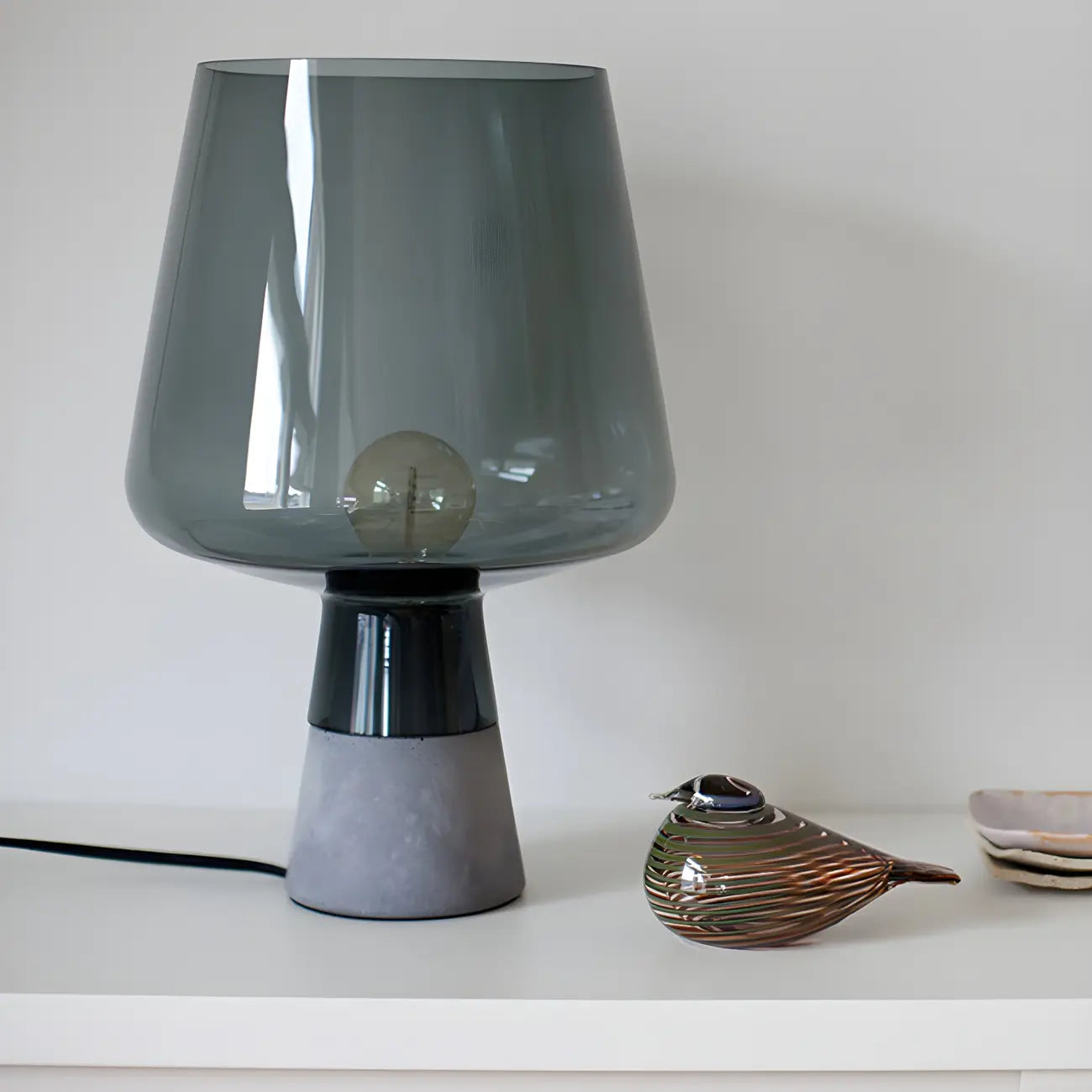 Lampe de table géométrique moderne en verre ambré pour chambre à coucher