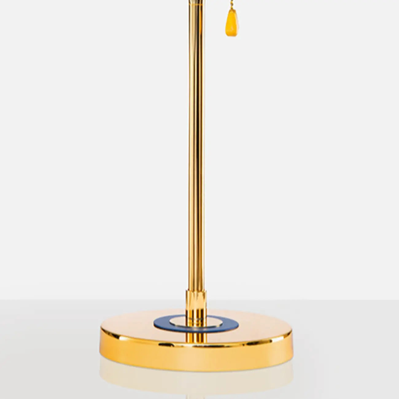 Lampe de chevet géométrique dorée avec interrupteur à tirette