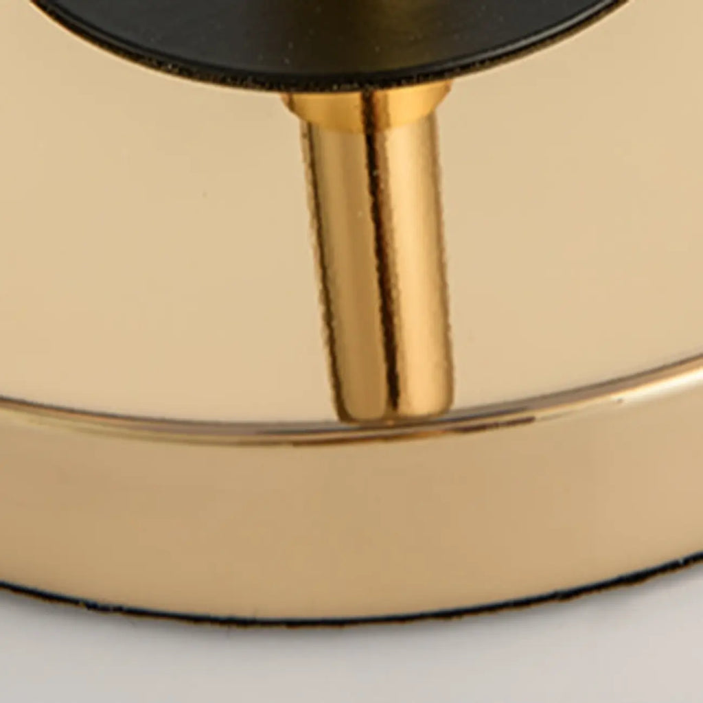 Lampe de chevet géométrique dorée avec interrupteur à tirette